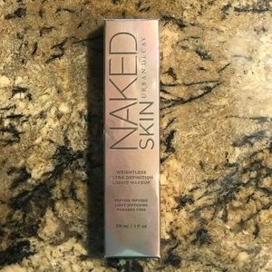 Naked Skin Urban Decay Weightless Foundation. 4.0